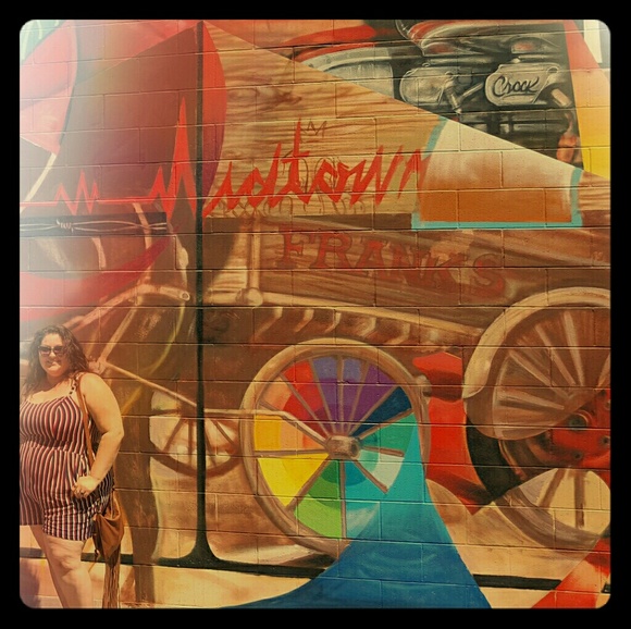 Meet your Posher, Pamela - Picture 2 of 3